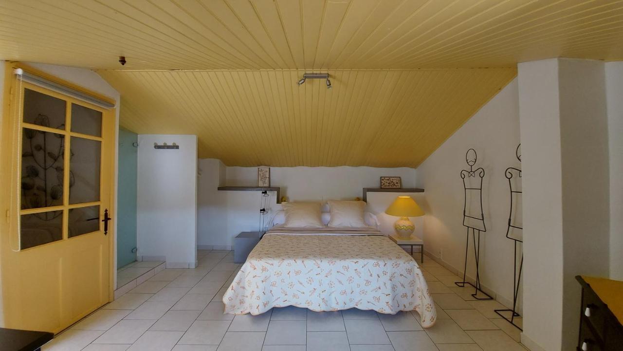 Le Mas Des Sorcieres - Maison D'Hotes Valréas Exteriör bild